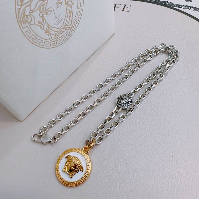 Versace necklace lyx212